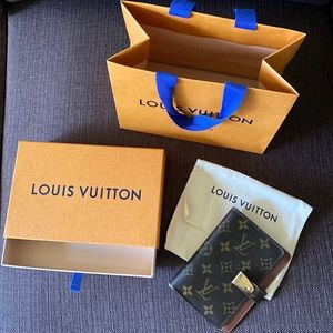 Louis Vuitton monogram agenda includes box, dust bag and shopping bag
